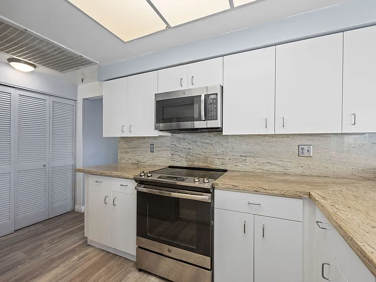 620 State St #123 — Photo 10