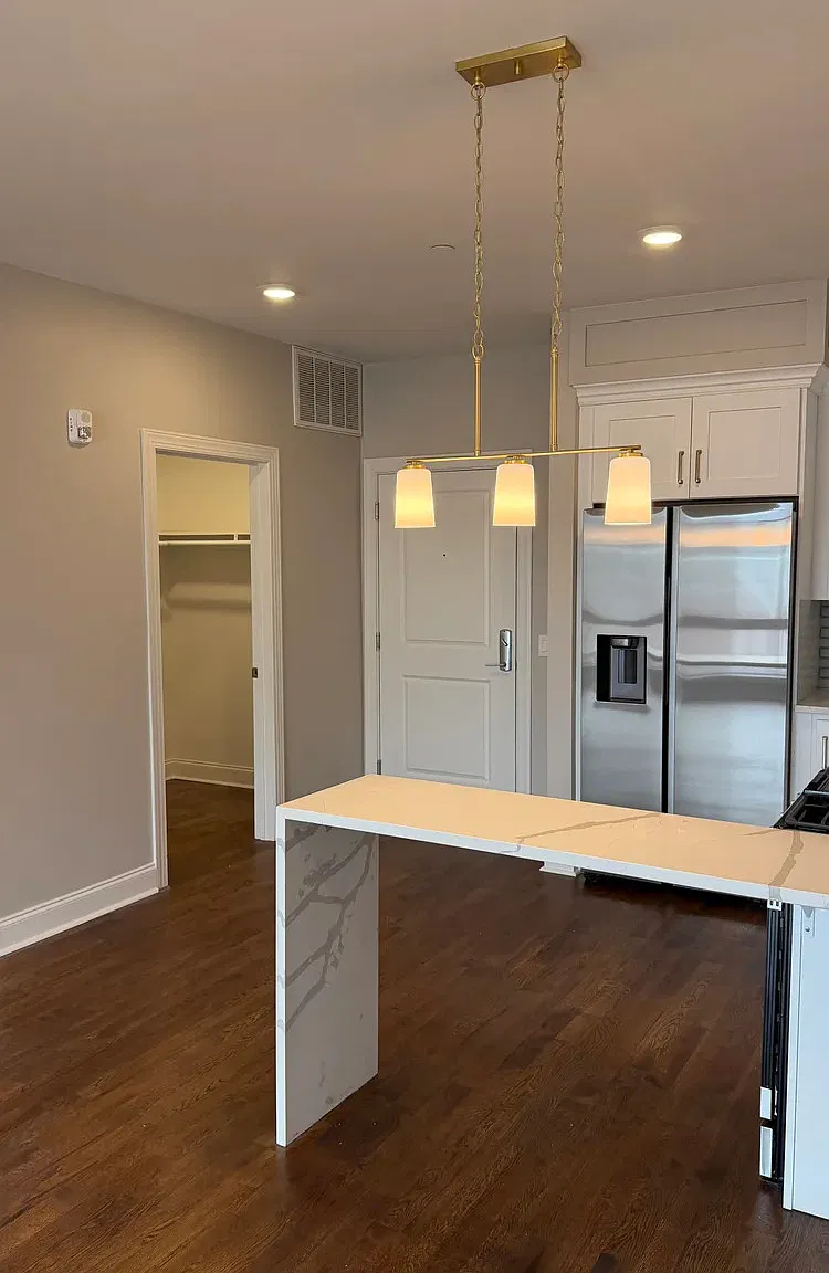 2 bed, 928 sqft, $2,700 — Photo 3