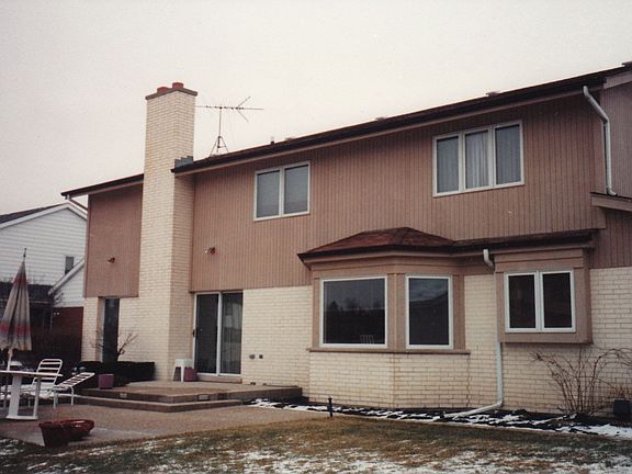 3rd image of 830 Bermuda Dunes Pl