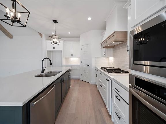 5th image of 1308 Camerino St