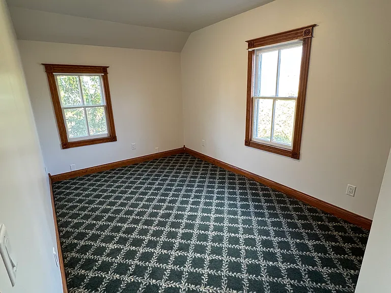 238 Pleasant St — Photo 17