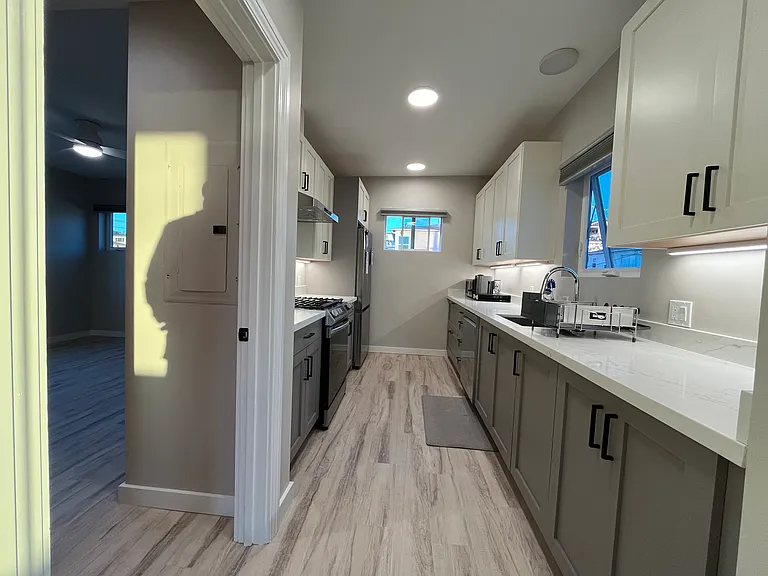 4649 Santa Monica Ave — Photo 24