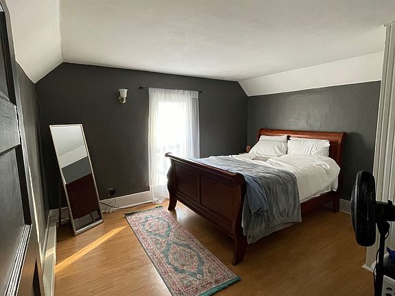 4th image of 1044 Washington Ave #2