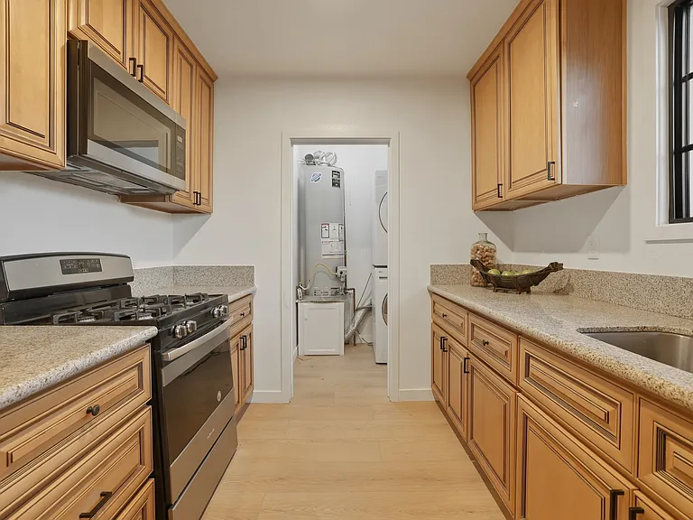 1989 N Lake Ave #1 — Photo 8