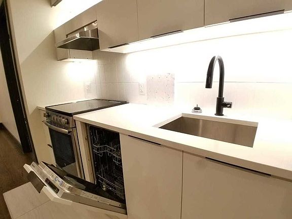 3rd image of 1078 Bergen St #B3
