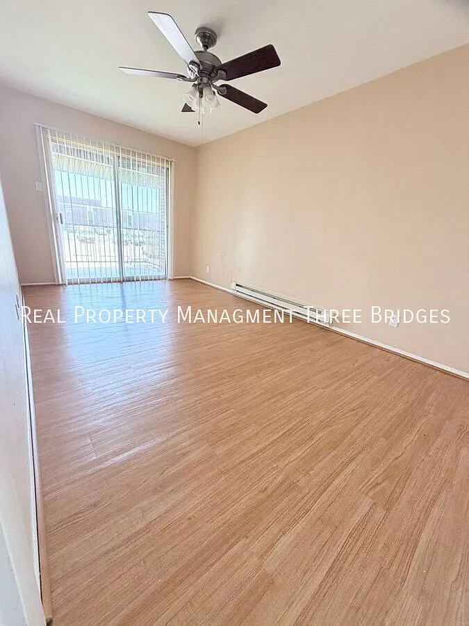 Hazelcrest 2br/1ba — Photo 2