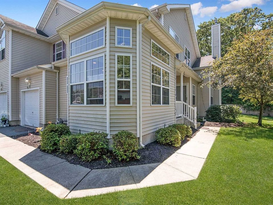 1st image of 21 Cranberry Cir