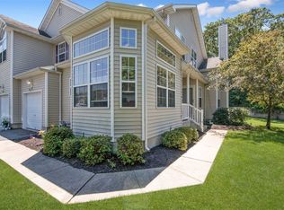 21 Cranberry Cir, Medford, NY 11763
