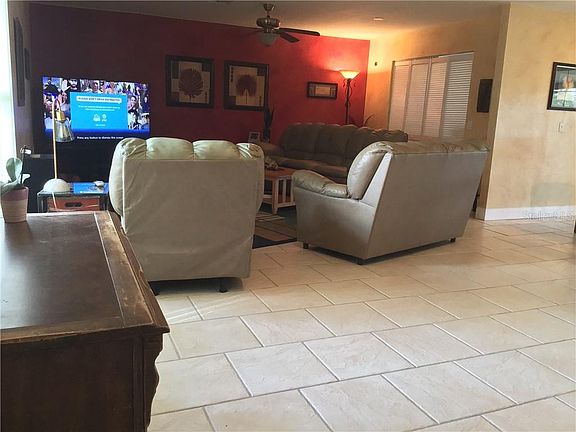 4th image of 929 Jacaranda Dr