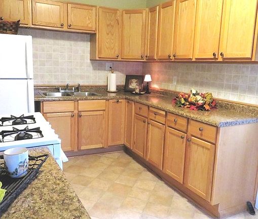 5th image of 425 E Division St