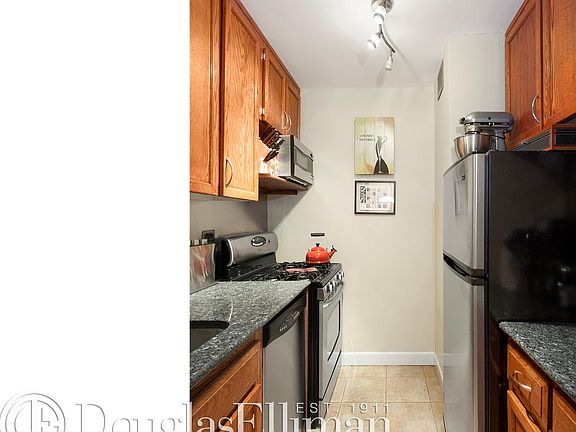 5th image of 245 E 54th St APT 26N