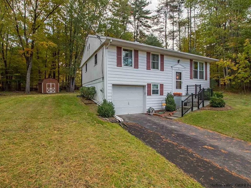 1st image of 10 Dover Ct