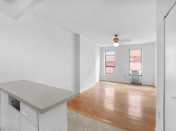 1595 York Avenue image 1 of 7