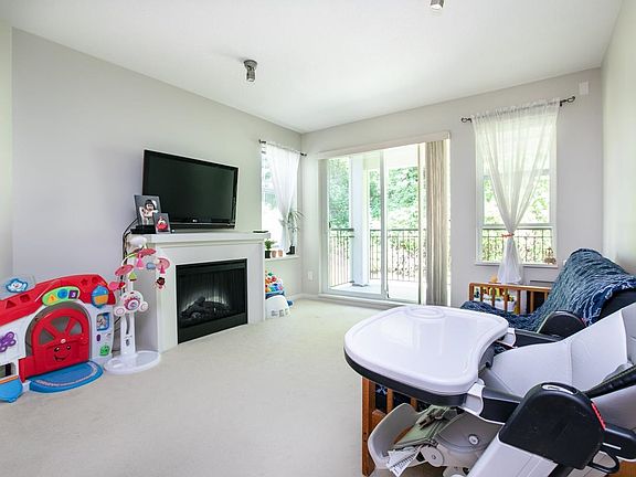 2nd image of 4833 Brentwood Dr #304