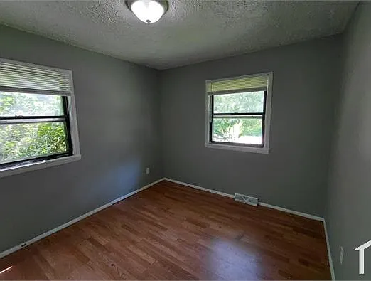 10112 Crown Point Dr — Photo 3