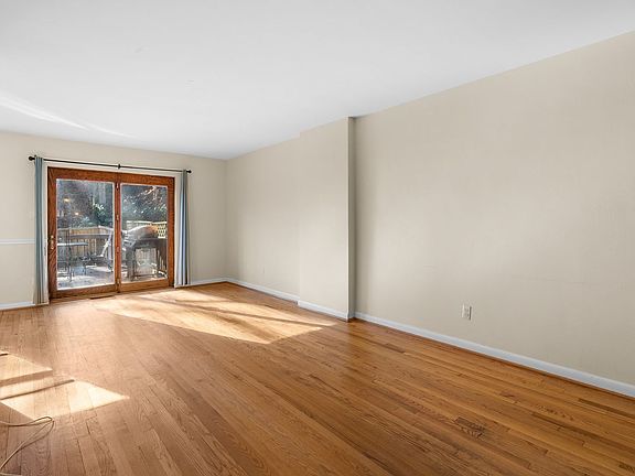 3rd image of 3638 Alton Pl NW