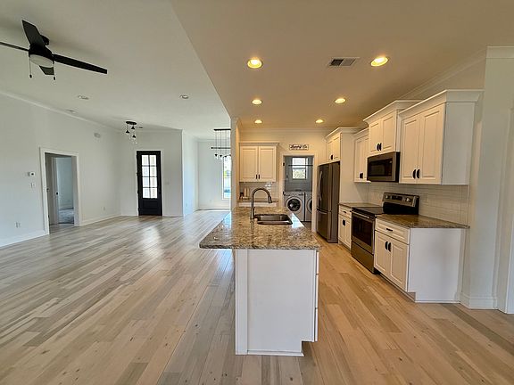 3rd image of 253 Saddlebrook Dr