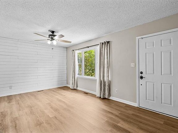 4th image of 1377 Glenwood Rd