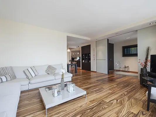 Sold by Sotheby's International Realty | media 3