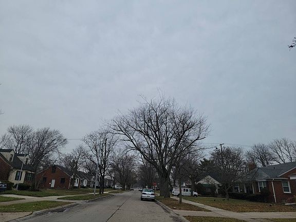 4th image of 20950 Lancaster St