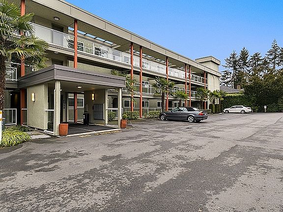 4th image of 701 122nd Ave NE APT 106