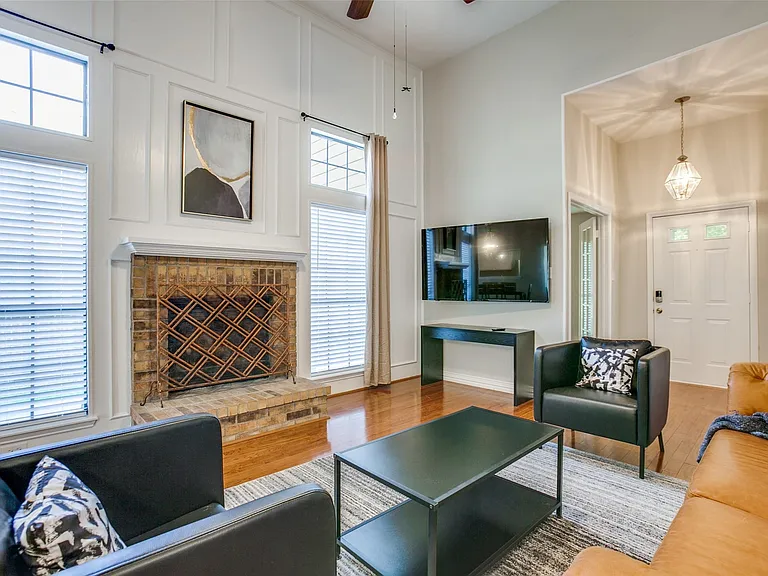 4436 Odessa Dr — Photo 4