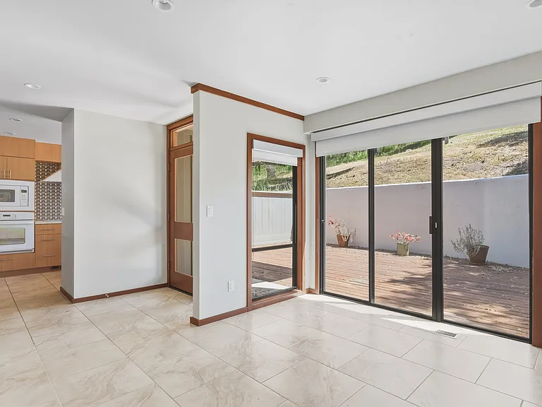 28000 Oakshire Dr — Photo 16