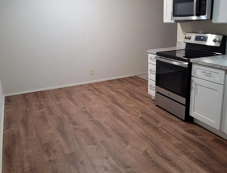 910 N River Dr #107 — Photo 2