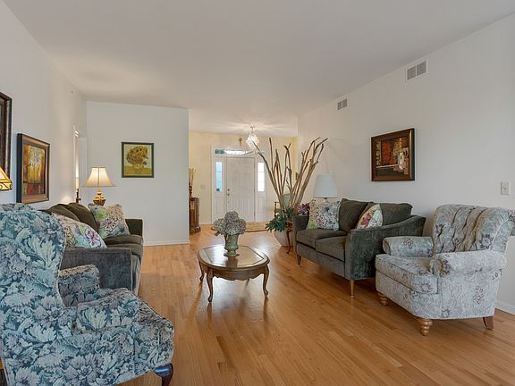 4th image of 1275 Caribou Ln