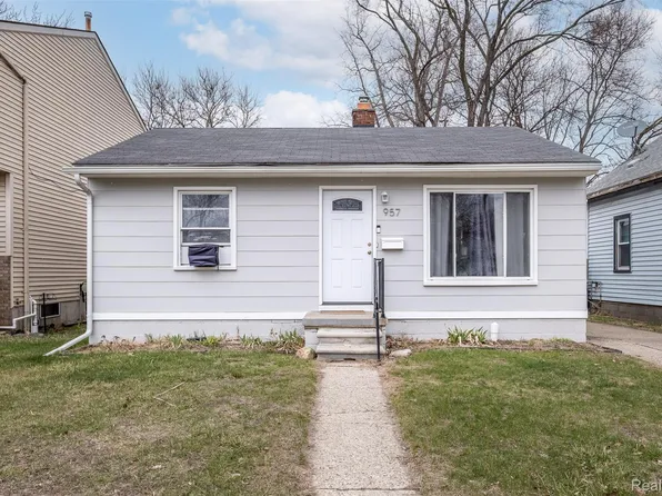 957 E Meyers Ave, Hazel Park, MI 48030