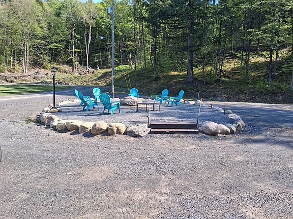 4th image of 200 Bear View Dr