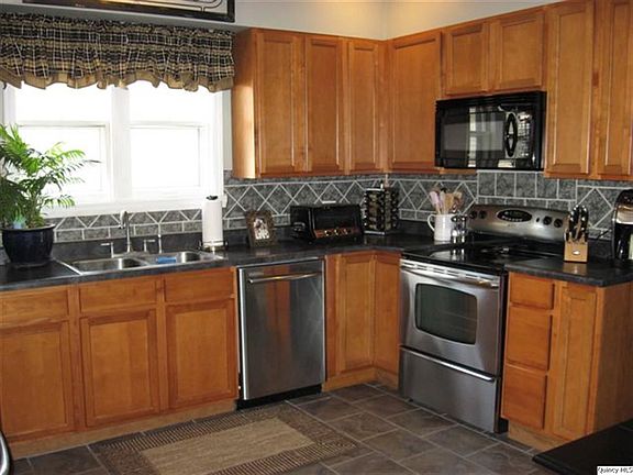 Home for Sale in Quincy, IL $125,000