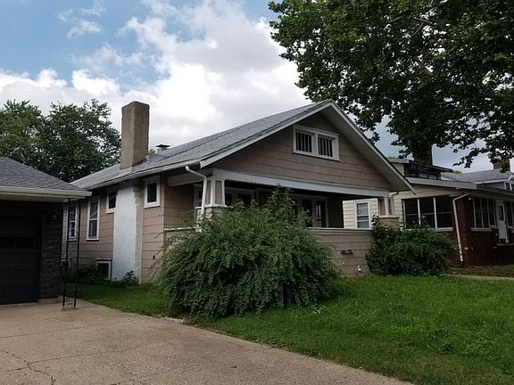 3rd image of 715 W Eleanor Pl