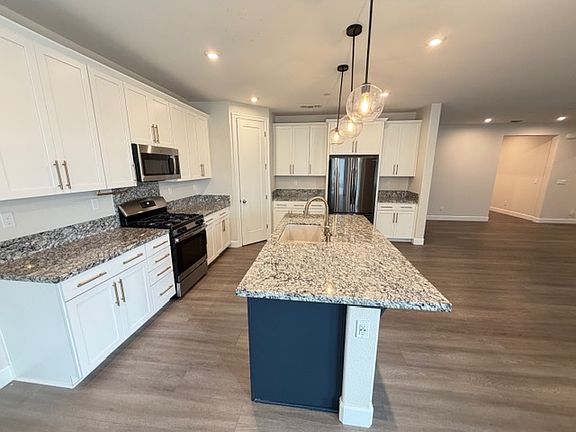 4th image of 5018 Winthrop Ct