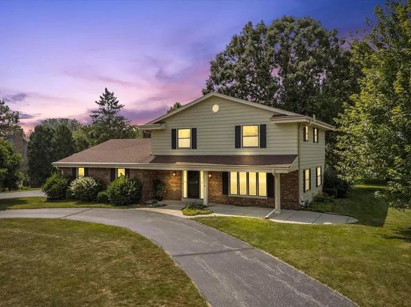 21375 Woodchuck LANE, Brookfield, WI 53045