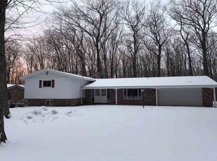 1004 Allouez Rd, Marquette, MI 49855