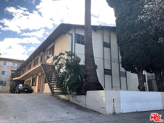 3rd image of 966 N Wilton Pl