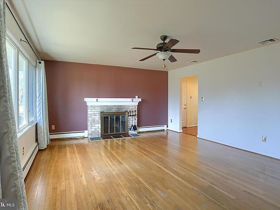 4th image of 5 Round Hill Rd