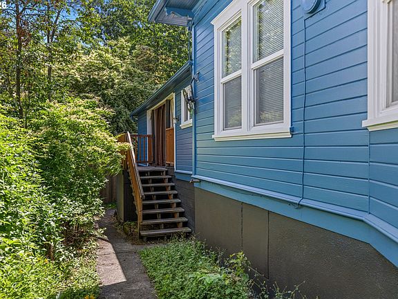 3rd image of 3424 SE 10th Ave