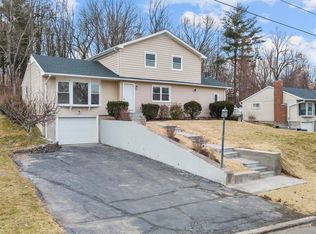 28 Mohawk Dr, Wallingford, CT 06492