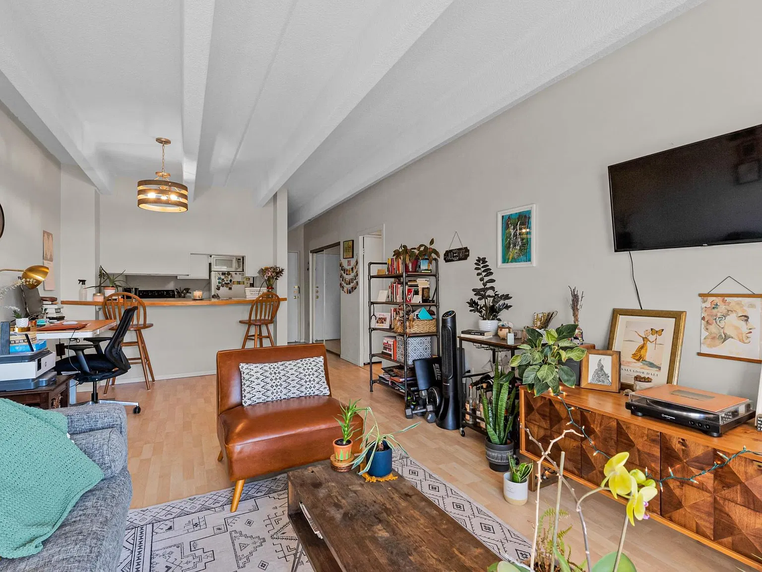 1 bed, 597 sqft, $1,875 — Photo 2
