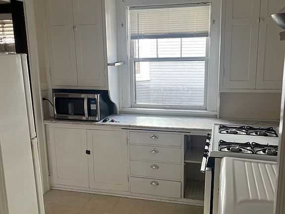 5th image of 667 Lincoln Ave APT 4