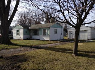 812 N 2nd St, Kentland, IN
