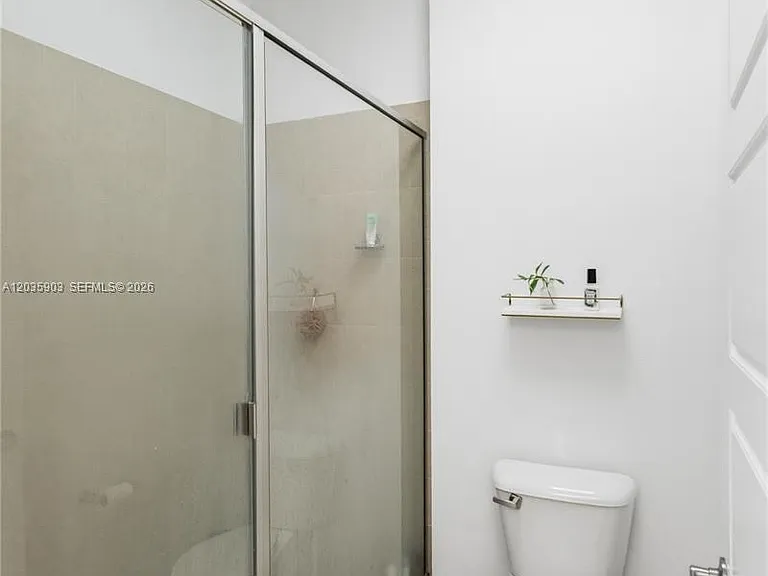 612 NE 193rd St — Photo 26