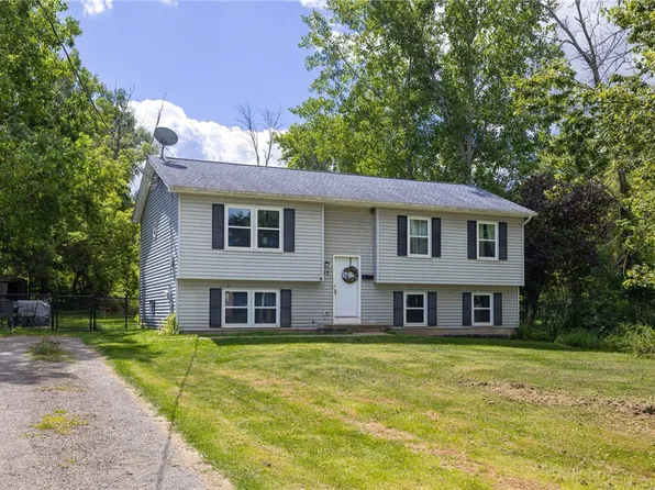 47 Clark St, Brockport, NY 14420