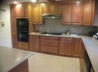 10 Littlewood Ct, Wayne, NJ 07470