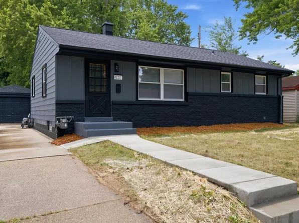 8233 W Lancaster AVENUE, Milwaukee, WI 53218