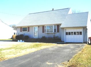 462 Apple Blossom Rd, Easton, PA 18040