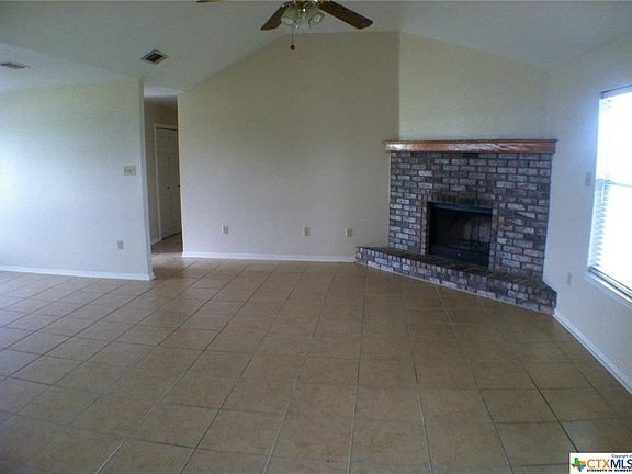 5th image of 636 Hilltop Dr