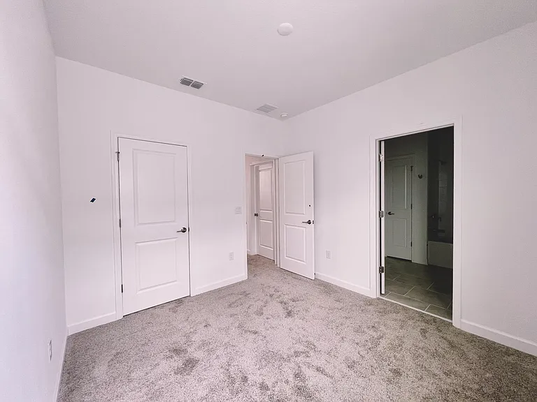 2975 Addison Blvd — Photo 13